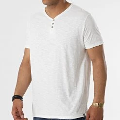 Acheter 🛒 Tee 👕 Shirt Col V Mattew B Blanc Chiné de La Maison Blaggio 🎉