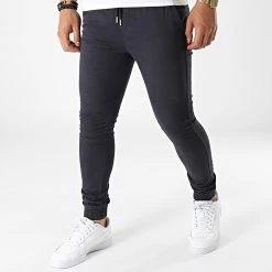 Les meilleures critiques de 🌟 Jogger Pant Skinny Tonya Bleu Marine de La Maison Blaggio 🎁